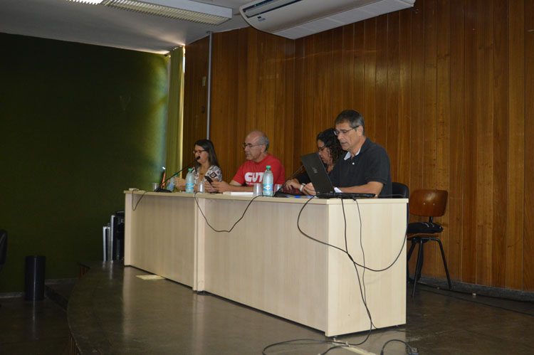Professor do IFG - Câmpus Goiânia, Walmir Barbosa, abriu as atividades do seminário na Instituição